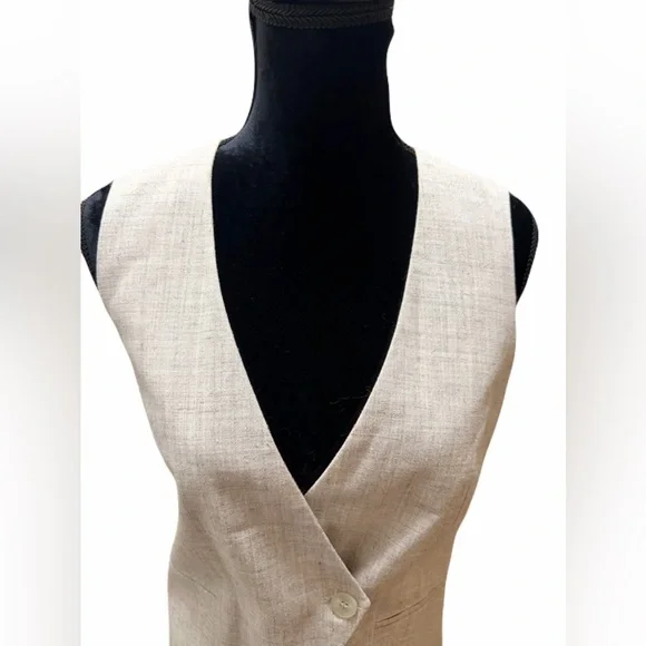 RÓHE Overlap Asymmetric Slub Waistcoat V-neck cut linen-enriched size 36 (Small) - Picture 8 of 16